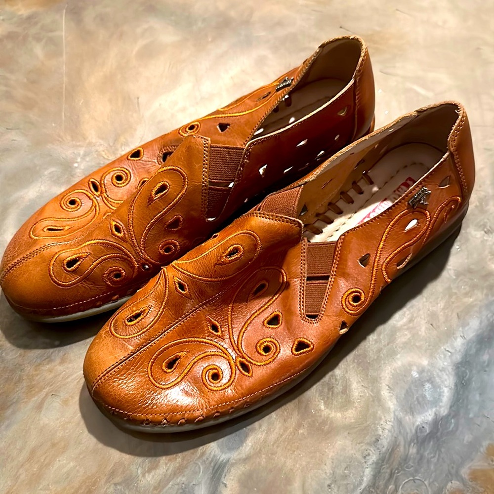 Barely worn, beautiful condition